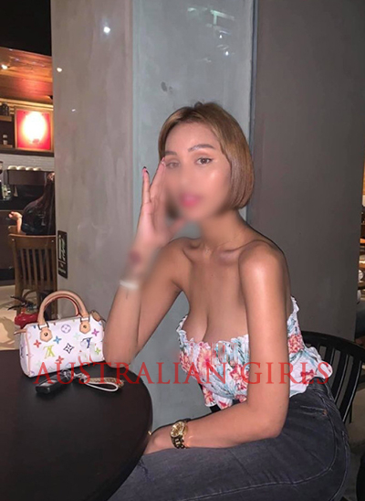 Second extra photo of Clara Prado
