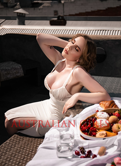 Fifth photo of Rose Harper