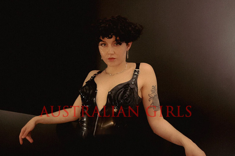 Third photo of Mistress Estelle Leon